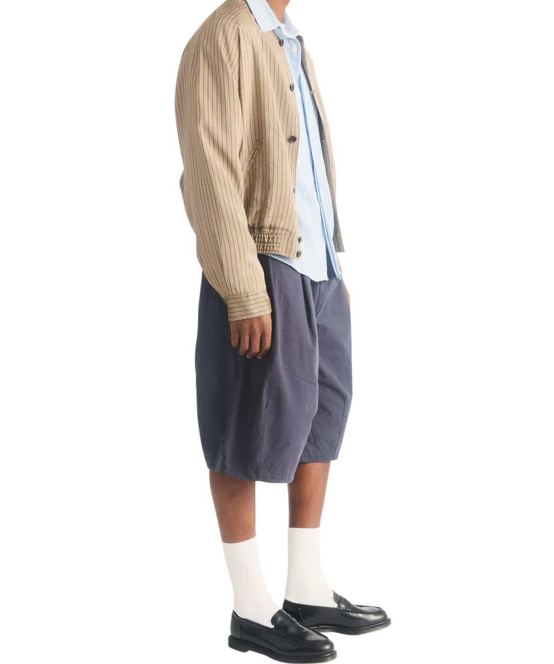 ai26-drmartens-425030010011p_8bc792c1-47eb-471f-8720-116a5b059f87.jpg