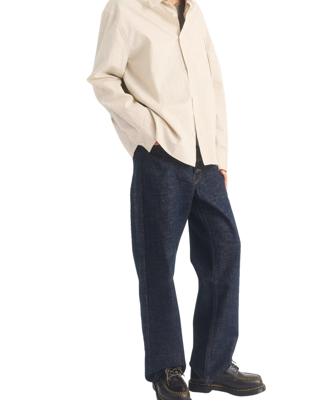 ai26-drmartens-433213003001p_b7c91c9f-b64c-484b-9b4f-aaf6ae236b82.jpg