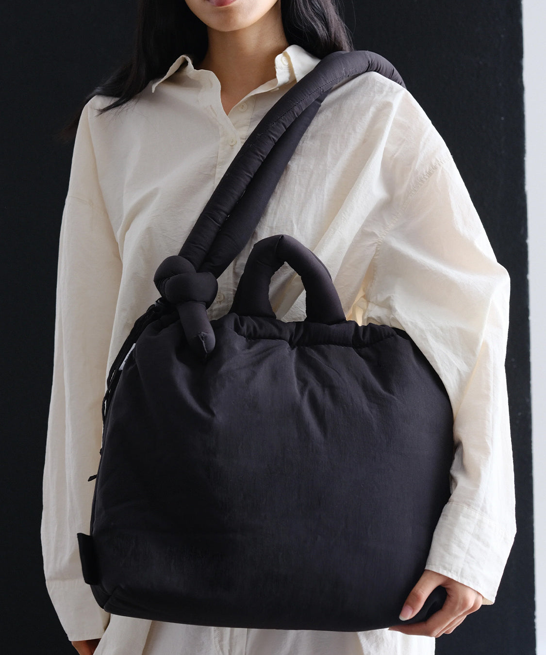 Borsa a mano con tracolla Ona Soft Bag OLEND Donna - Nero