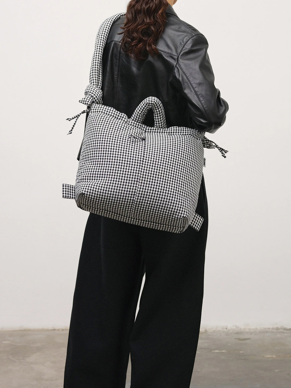 Borsa a mano con tracolla Ona Soft Bag OLEND Donna - Nero