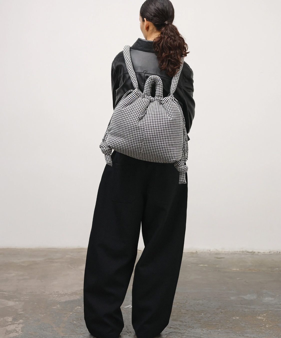 Borsa a mano con tracolla Ona Soft Bag OLEND Donna - Nero
