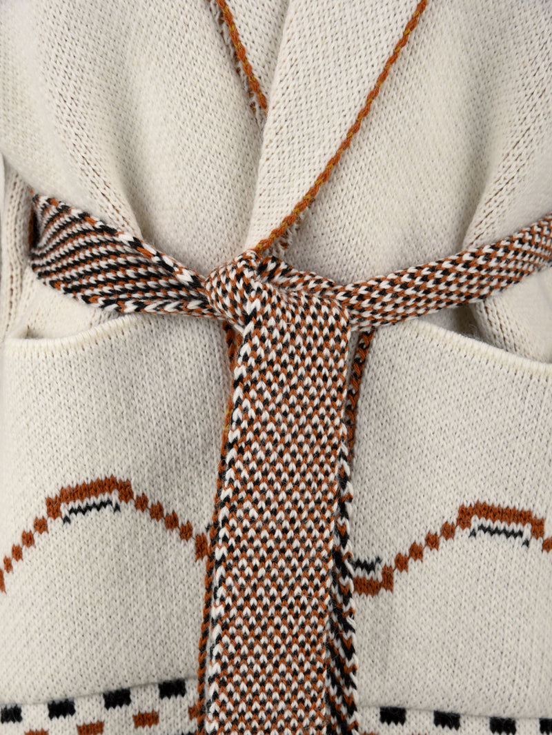 Dettaglio della cintura del cardigan da donna Akep.