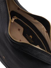 Dettaglio interno  del singolo scomparto con tasca con chiusura a zip e taschino della borsa Hobo da donna firmata Cuoieria Fiorentina.