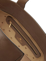 Dettaglio interno della borsa da donna Cuoieria Fiorentina con singolo scomparto con doppio taschino e tasca con chiusura a zip.