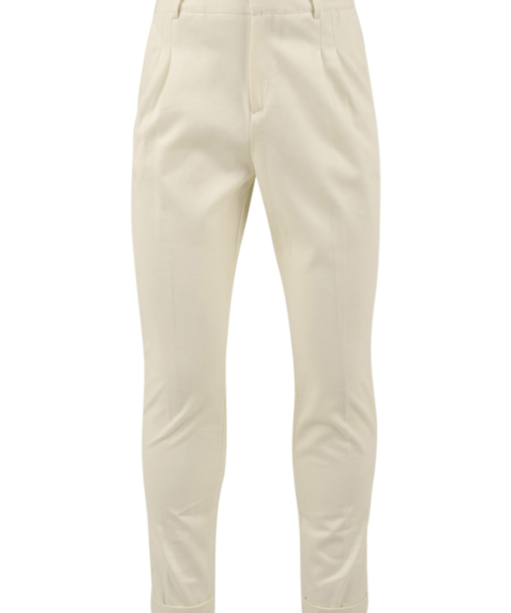 Immagine frontale del pantalone da uomo in bianco firmato Daniele Alessandrini con tasche fronte a filo, chiusura con zip e bottone e passante per cintura.