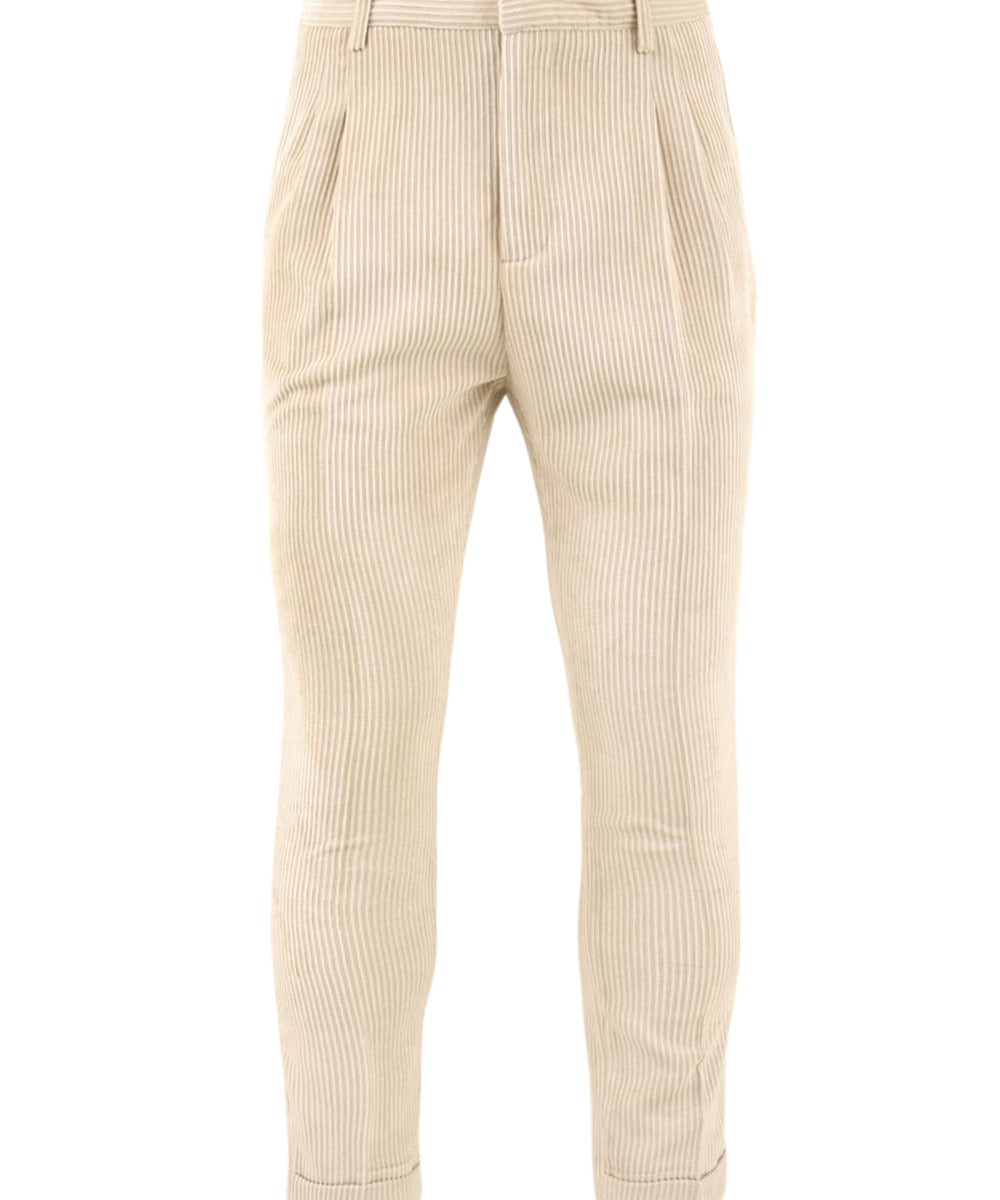Immagine frontale del pantalone da uomo in velluto beige firmato Daniele Alessandrini con tasche fronte a filo, chiusura con zip e bottone e passante per cintura.