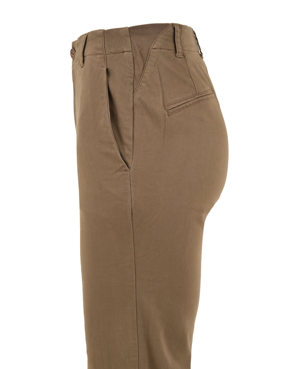Immagine laterale del pantalone da donna in beige firmato European Culture, con passanti per cintura,tasche laterali e sul retro a filo.