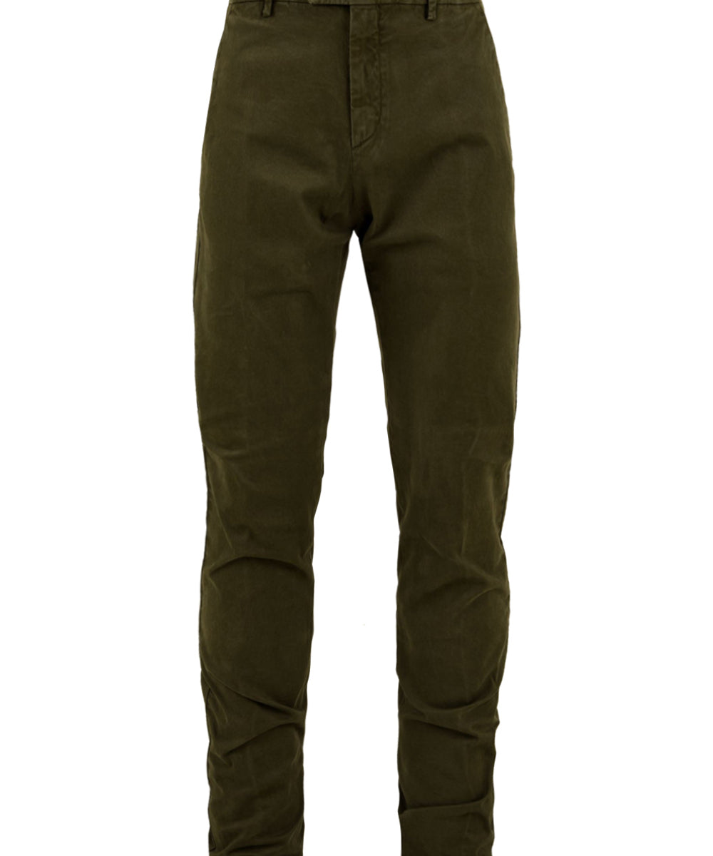 Immagine del pantalone in verde da uomo firmato GTA. Il pantalone ha una gamba stretta,con chiusura con bottoni.