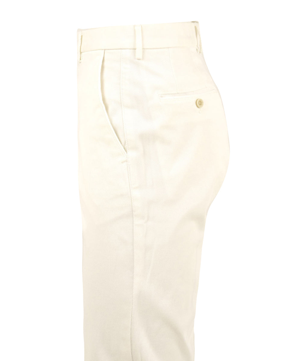 Immagine laterale del del pantalone in bianco  da uomo firmato GTA. Con tasche laterali e sul retro e passanti in vita per cintura.