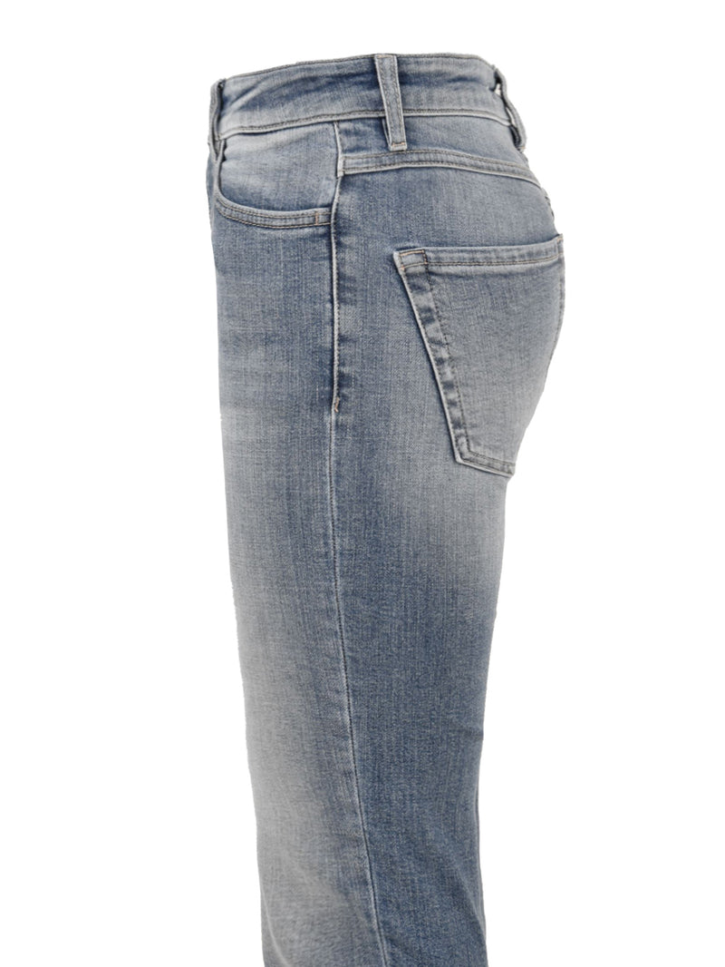 Immagine laterale  del jeans skinny modello Kylie da donna,in azzurro modello aderente con passanti per cintura e tasche sia laterali che poste sul retro.