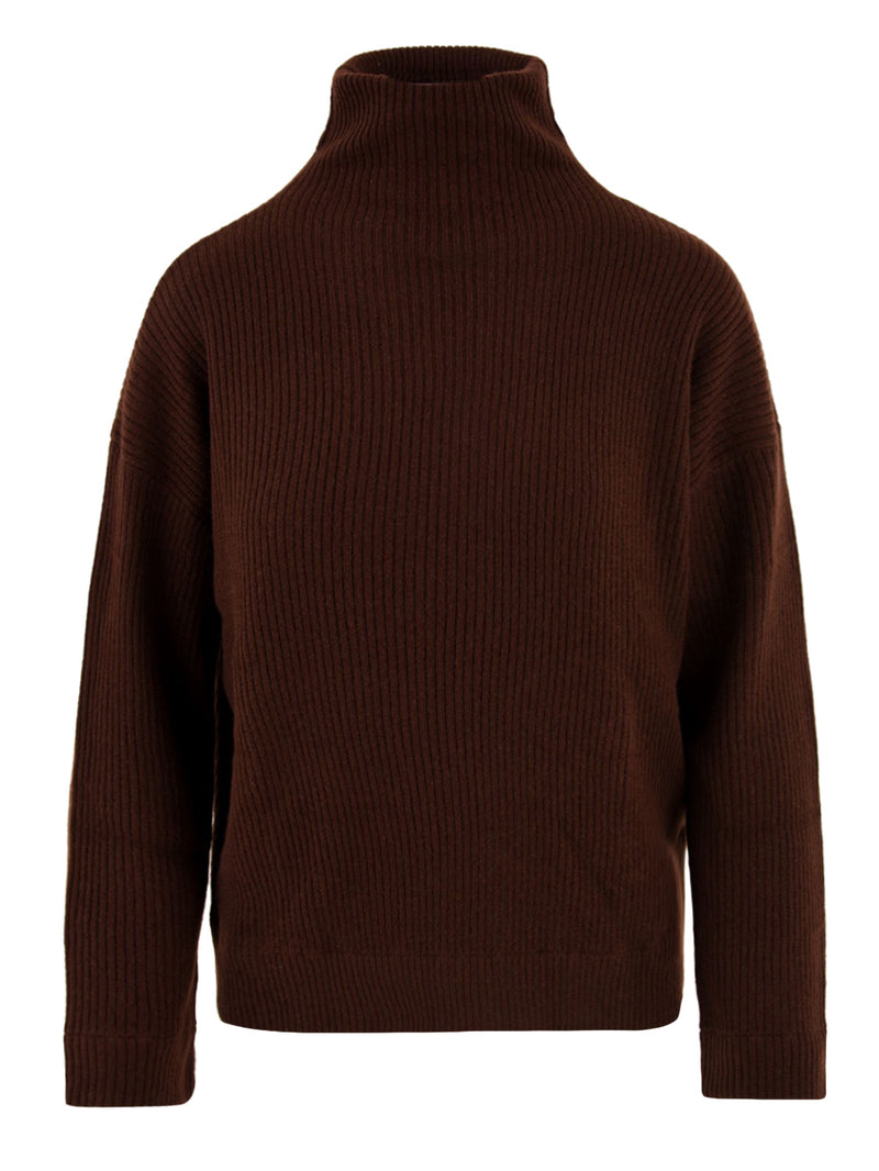 Immagine frontale del maglione Yulia Not Shy in marrone,a costine,collo alto e realizzato cashmere