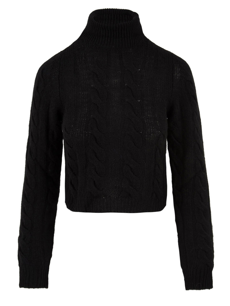 Immagine frontale del maglione nero modello corto da donna firmato Solotre,con collo alto,trama a trecce,maniche lunghe.